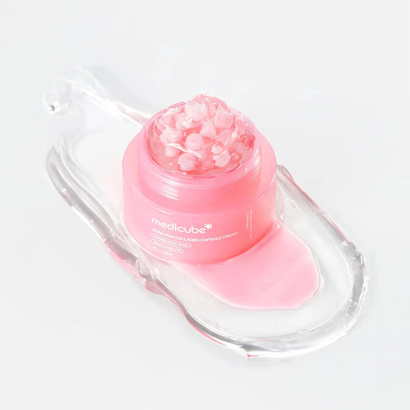 Medicube PDRN Pink Collagen Capsule Cream rodeado por gel hidratante transparente