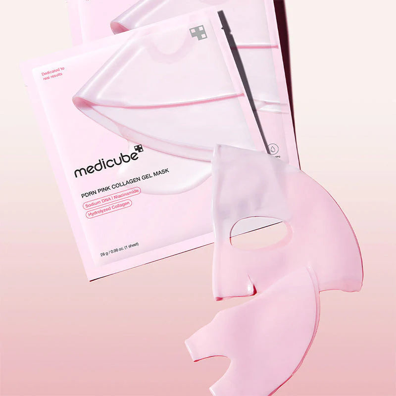 Máscara em folha da Medicube PDRN Pink Collagen desdobrada junto à embalagem