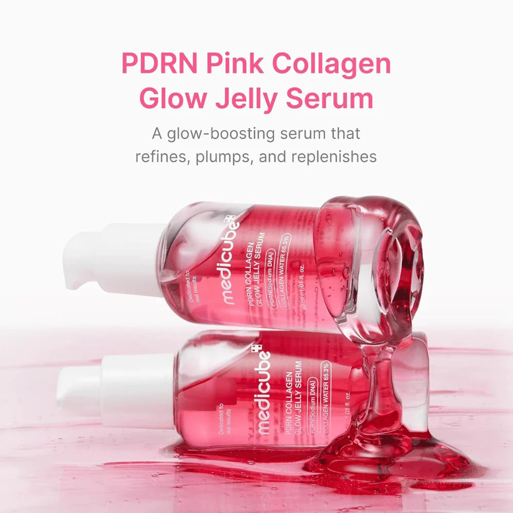 Dois frascos com bomba deitados sobre gel rosa translúcido que escorre, a mostrar a textura água-gel do sérum