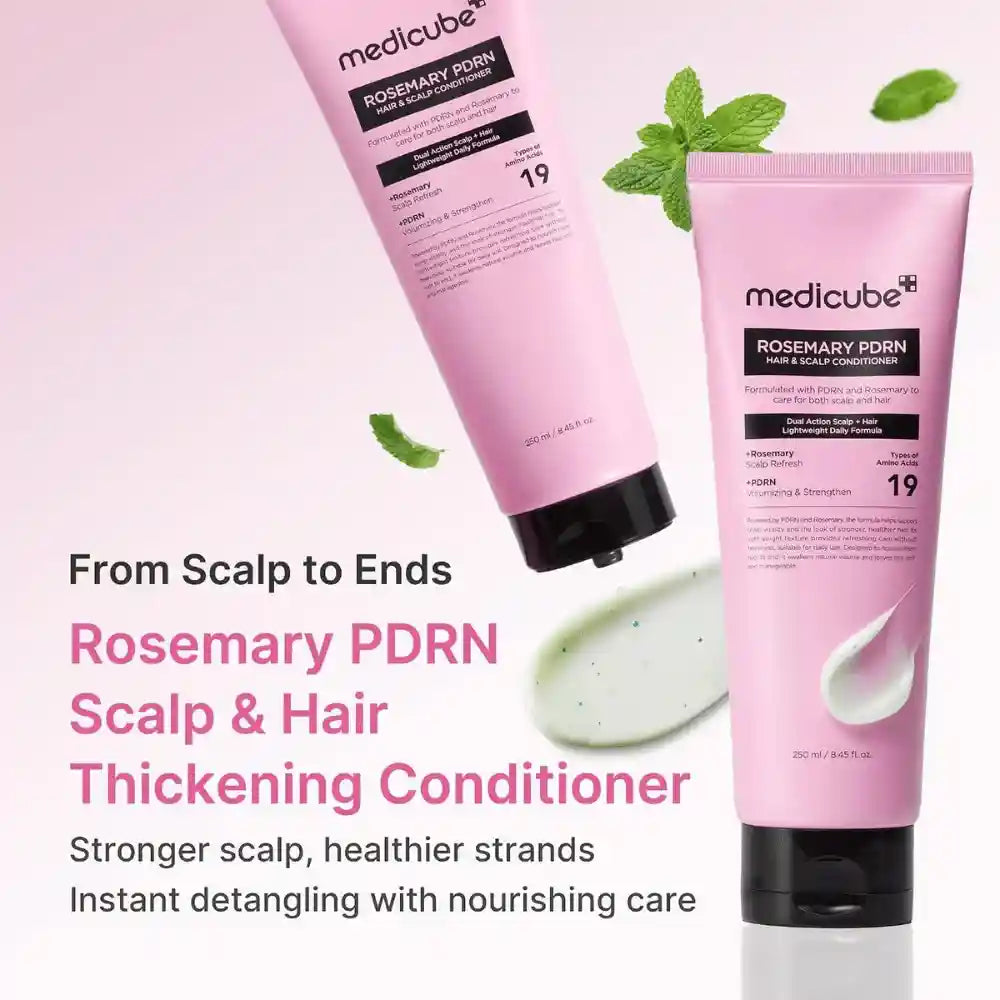 Dois tubos rosa do condicionador com folhas de hortelã e uma amostra de textura cremosa verde-clara