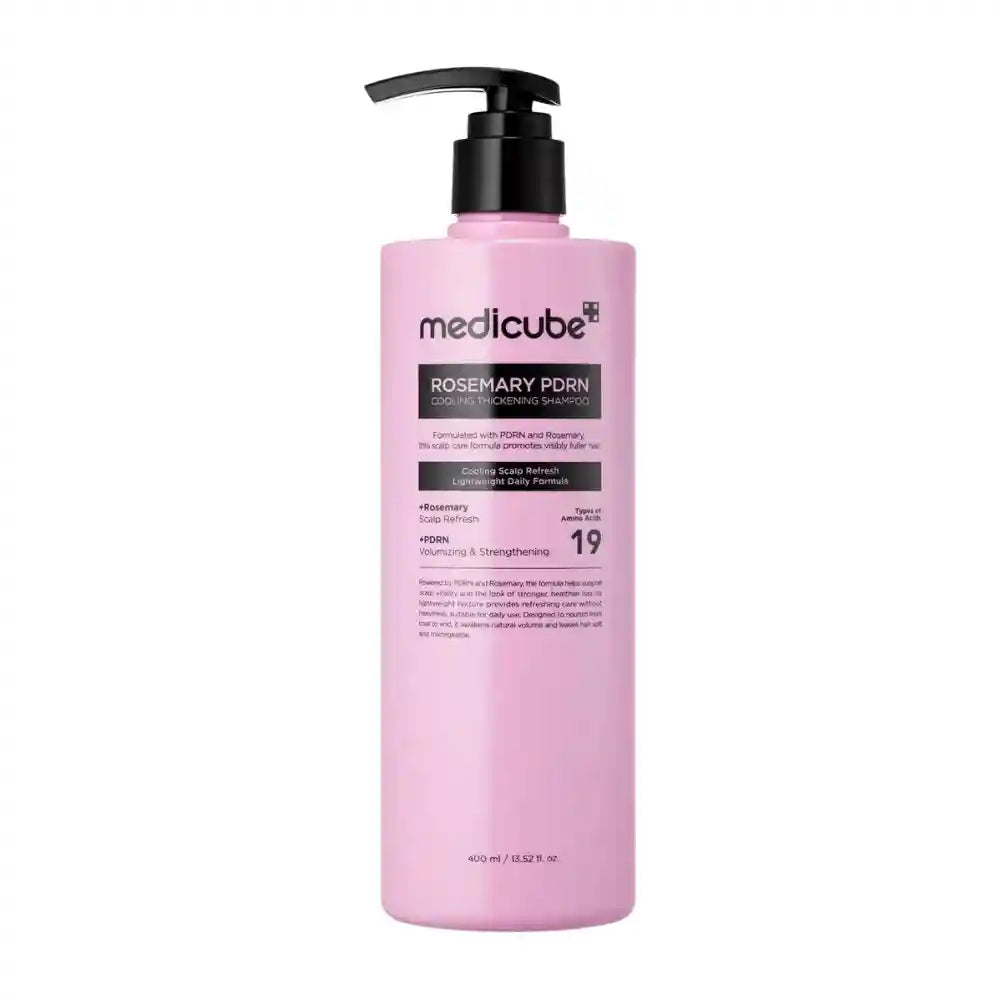 Frasco rosa de 400 ml com doseador de bomba preto e rótulo Medicube, fotografado de frente sobre fundo branco