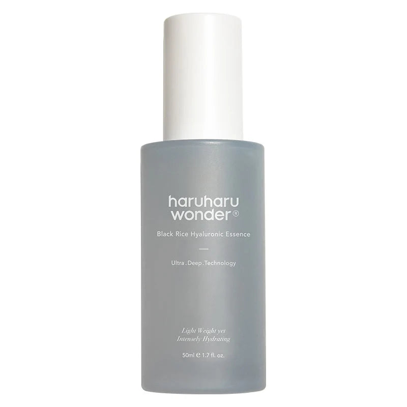 Frasco Haruharu Wonder Black Rice Hyaluronic Essence 50ml completo, sobre fundo branco