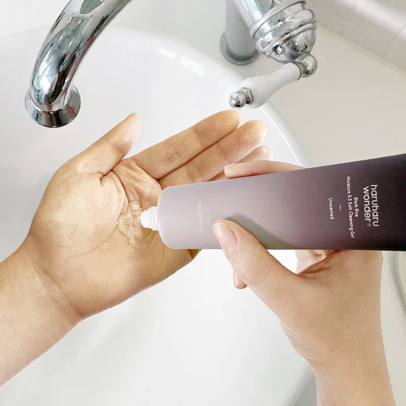 Haruharu wonder Black Rice Moisture 5.5 Soft Cleansing Gel — imagem 4