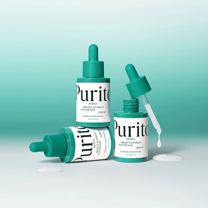 Três frascos do sérum, um deles aberto com o conta-gotas a pingar sérum branco