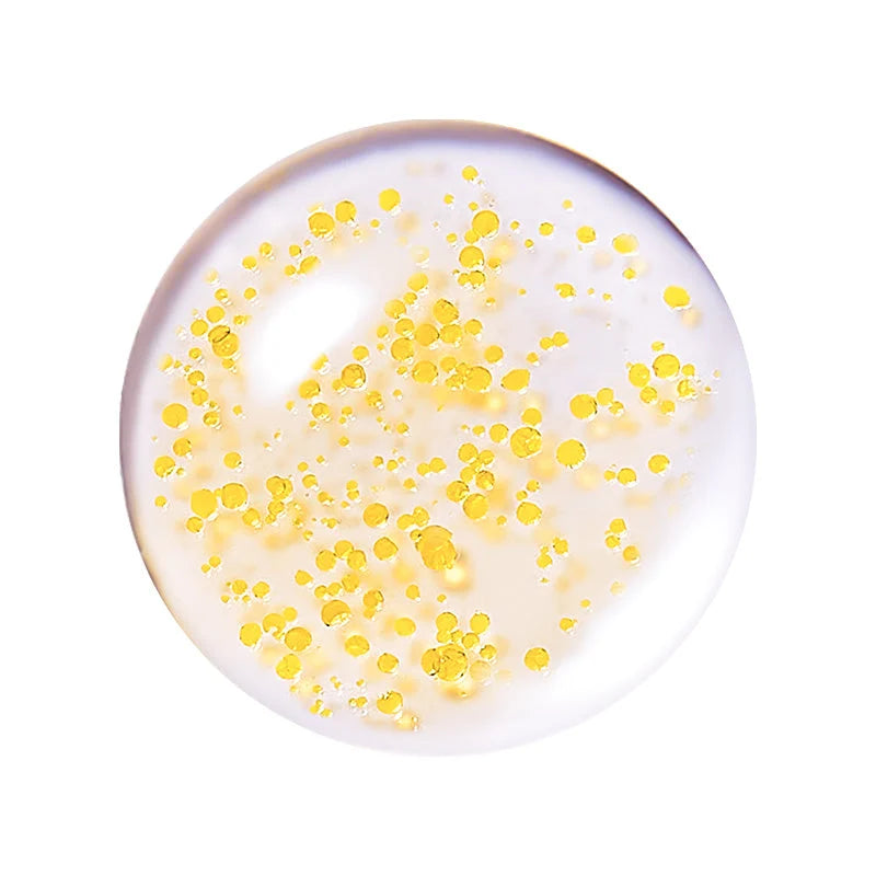 Pormenor da textura: gel transparente com esferas amarelas em suspensão, sobre fundo branco