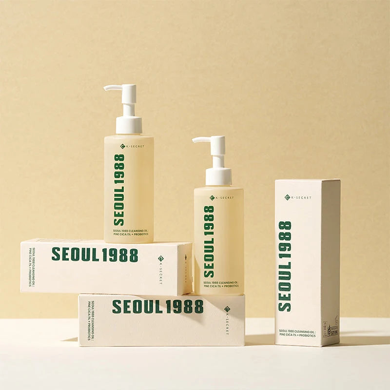 Vários frascos e caixas da linha SEOUL 1988 dispostos em degraus, fundo bege