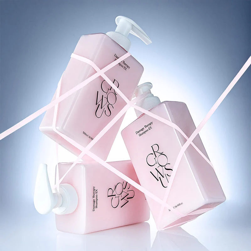 Três frascos do Growus Damage Therapy Shampoo EX presos com fita rosa, em fundo azul