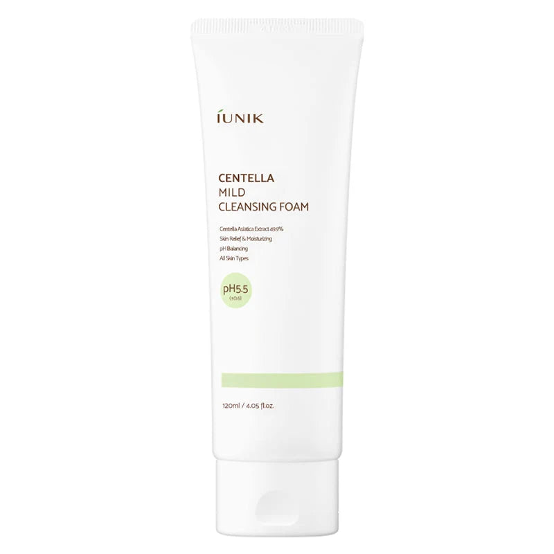 Tubo branco do IUNIK Centella Mild Cleansing Foam 120ml em fundo neutro