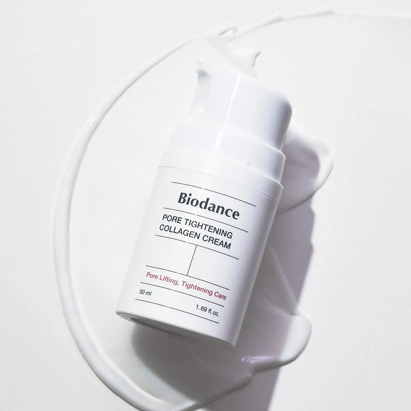 Frasco Biodance Pore Tightening Collagen Cream deitado sobre textura de creme