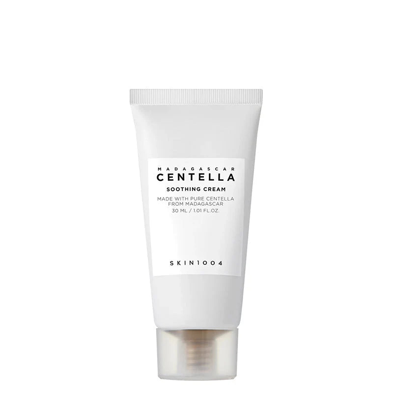 Tubo de 30ml do SKIN1004 Madagascar Centella Soothing Cream, embalagem branca com doseador