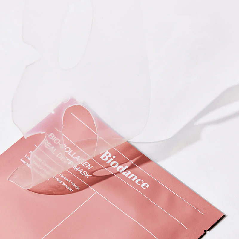 Máscara transparente sobreposta à embalagem, evidenciando a elasticidade do hidrogel