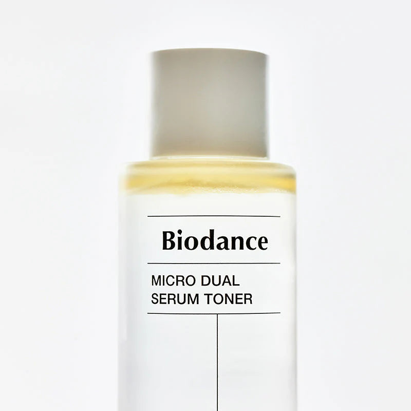 Detalhe do rótulo e tampa do Biodance Micro Dual Serum Toner