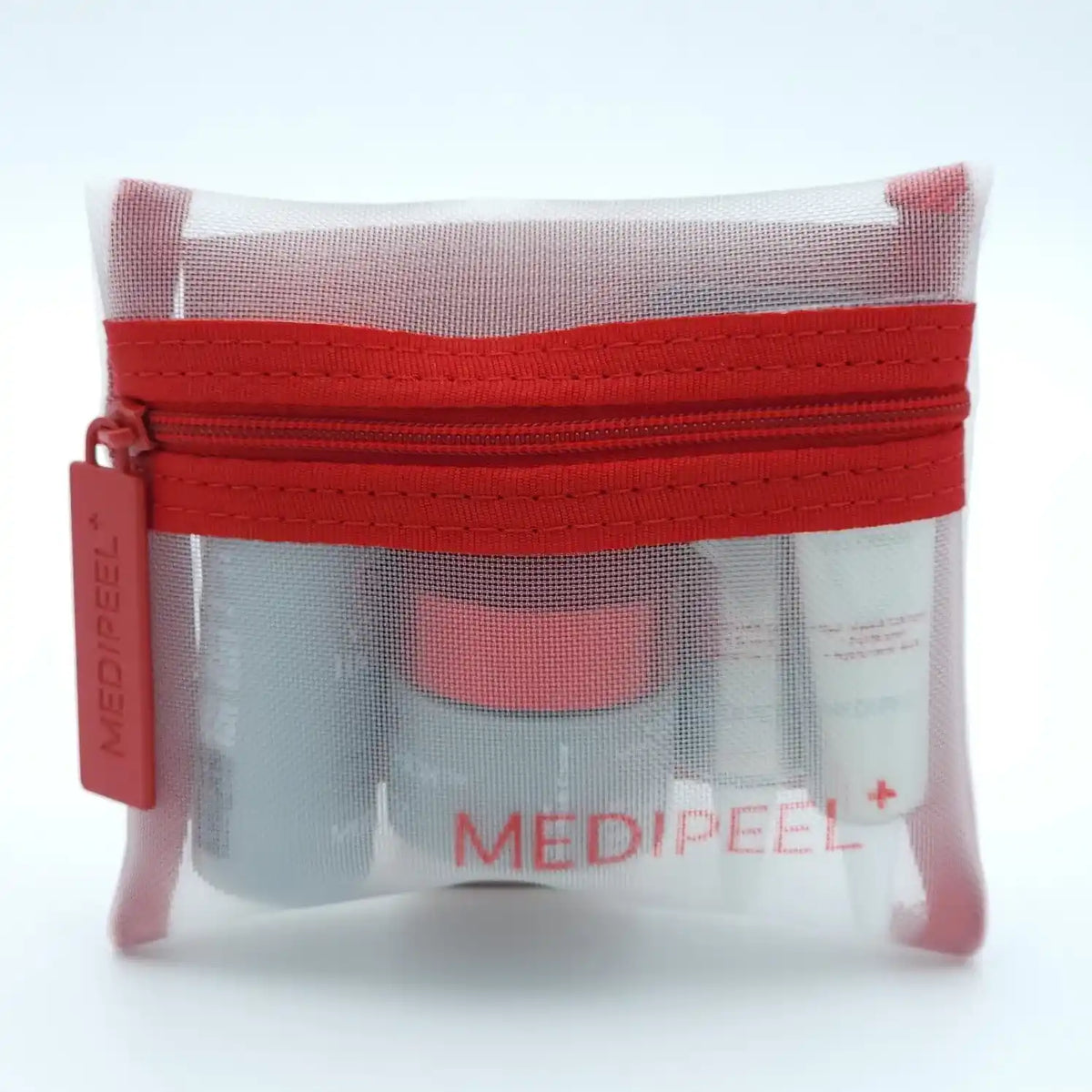 Bolsa de rede fechada com fecho vermelho e etiqueta Medi-Peel, com os produtos visíveis no interior
