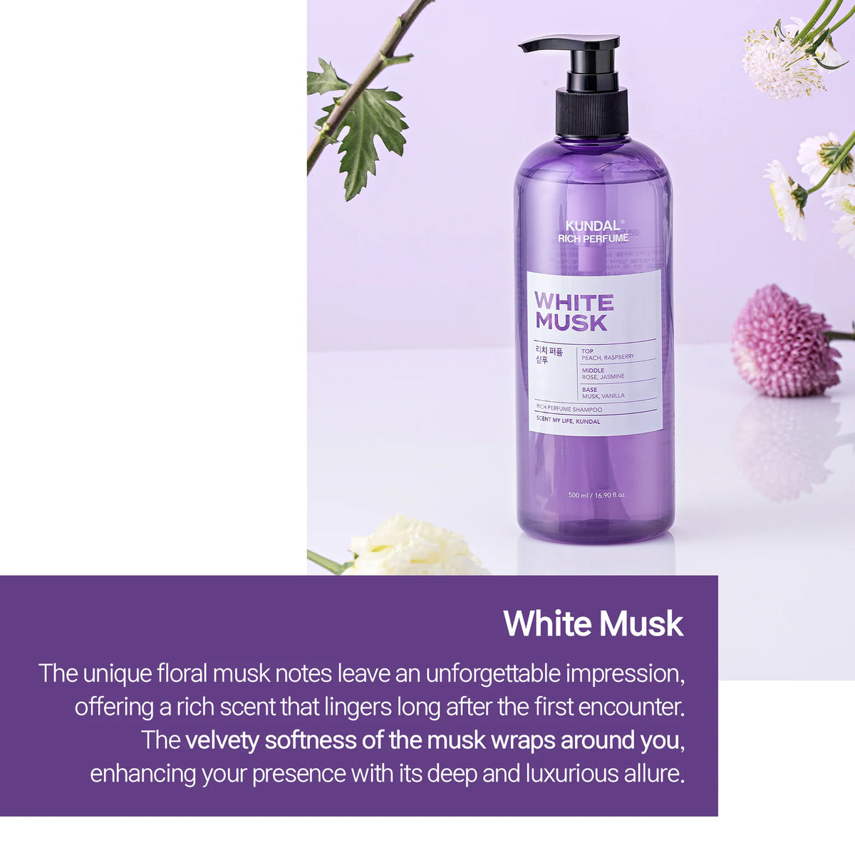 Frasco roxo de champô White Musk com rótulo das notas olfativas, entre flores lilás e brancas