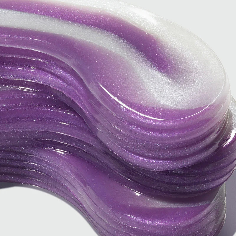 Textura ondulada da essência Centellian24 em degradê violeta e branco perolado
